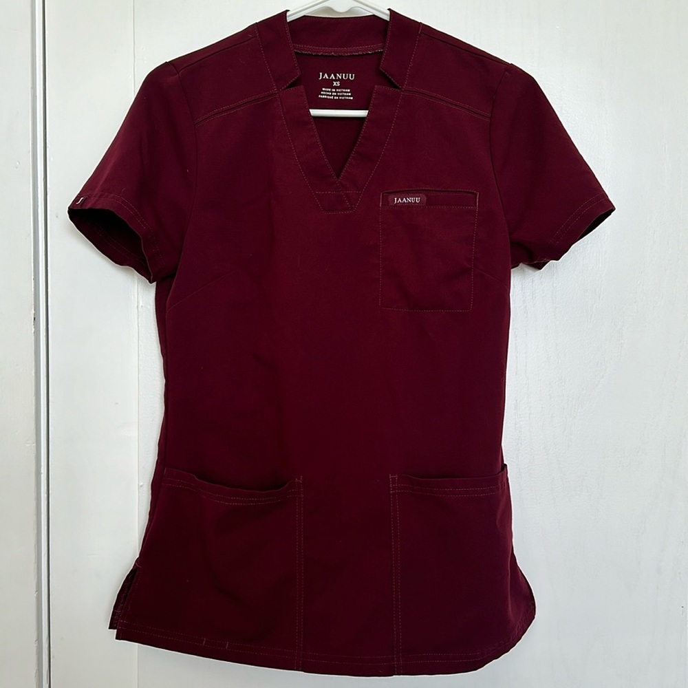 JAANUU XS SCRUB TOP WINE COLOR!